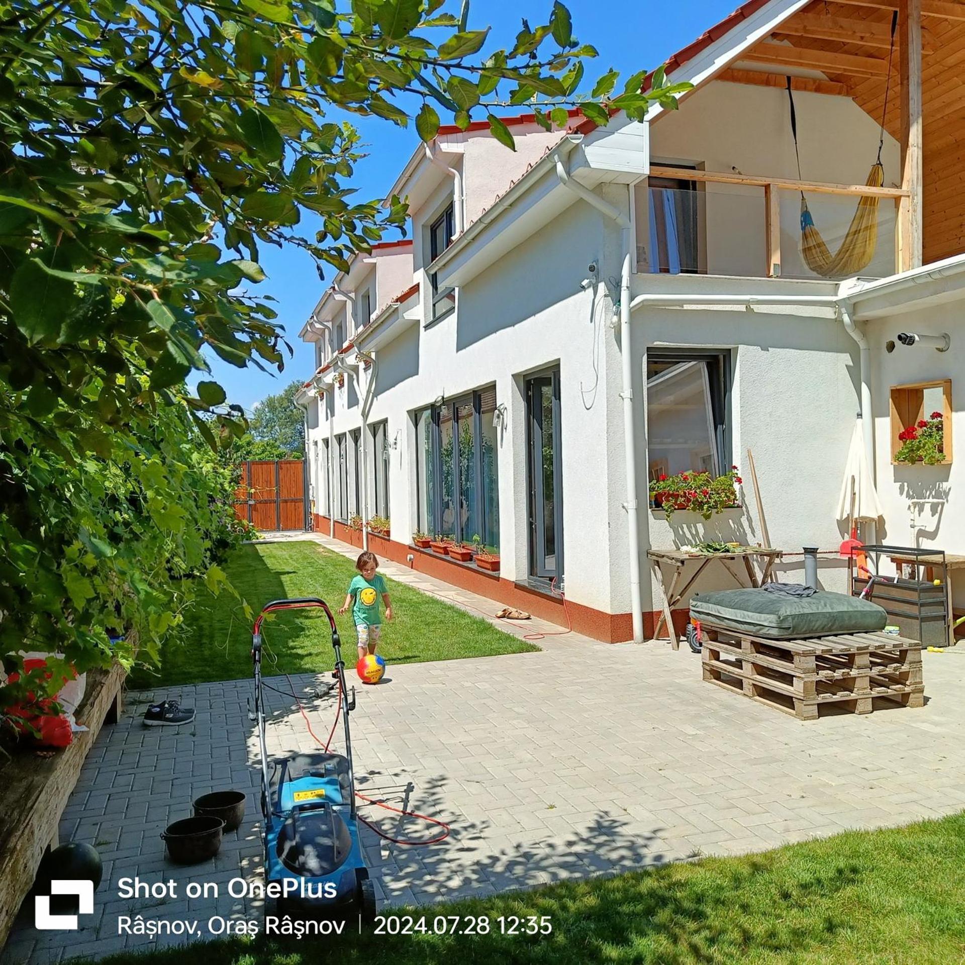 Imperfect House Hotel Risnov Exterior photo